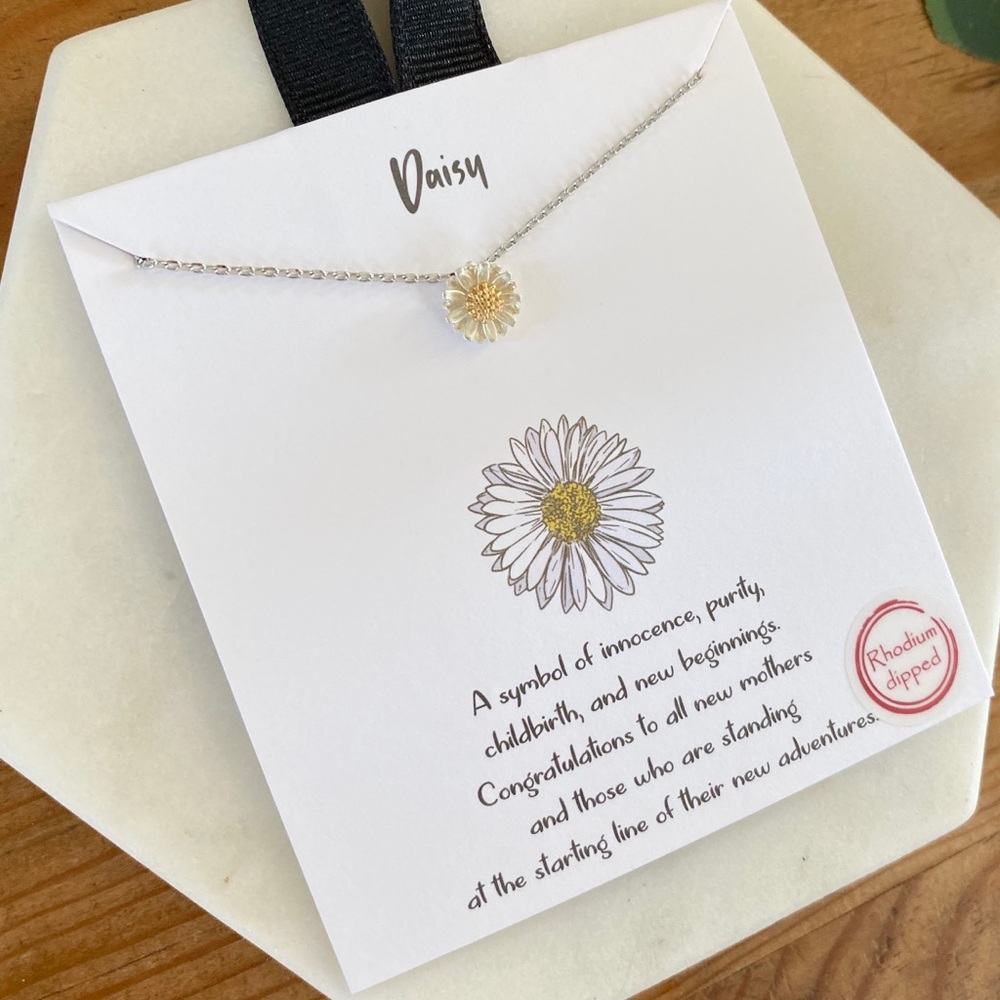 💓 Dainty Daisy Necklace